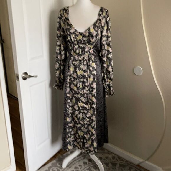 Cinq aSept Dress. - Picture 1 of 8